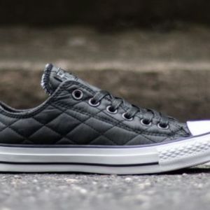CONVERSE Unisex Chuck Taylor Ox Casual Sneaker 149550C